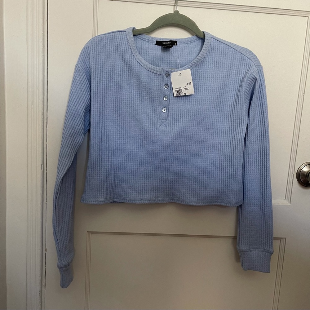 NWT F21 sky blue cropped henley long sleeve